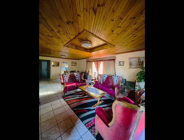 4 BEDROOM HOUSE FOR SALE IN KWAZAKHELE